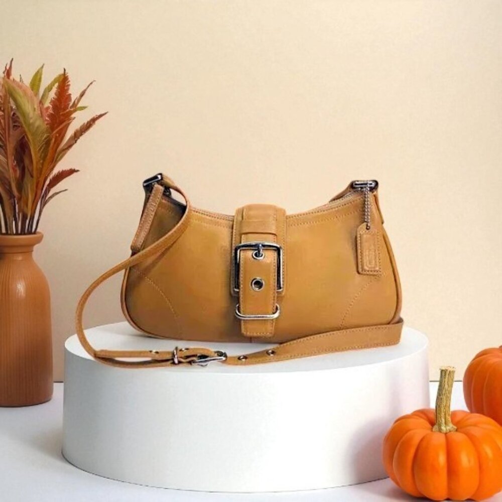 COACH Vintage Hampton Buckle Flap Bag Crossbody in brown/tan